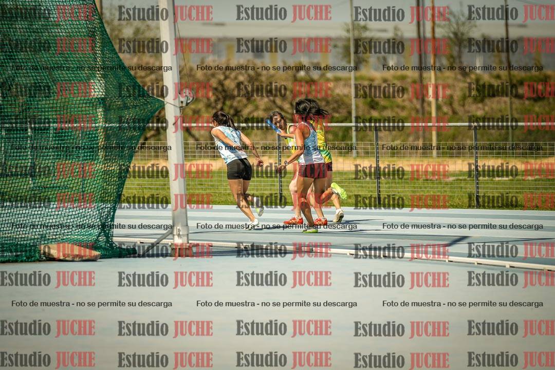 Fotos de las Postas 4x100mts de mujeres MASTER (35/45 - 50/60) - FINAL