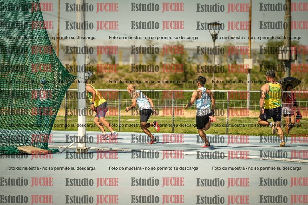 Fotos de las Postas 4x100mts de varones MASTER (35/45) - FINAL