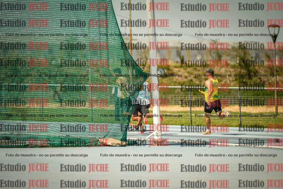 Fotos de las Postas 4x100mts de varones MASTER (35/45) - FINAL