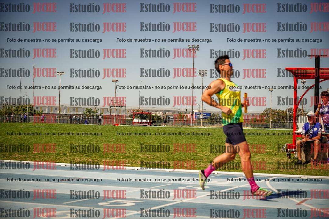 Fotos de las Postas 4x100mts de varones MASTER (35/45) - FINAL