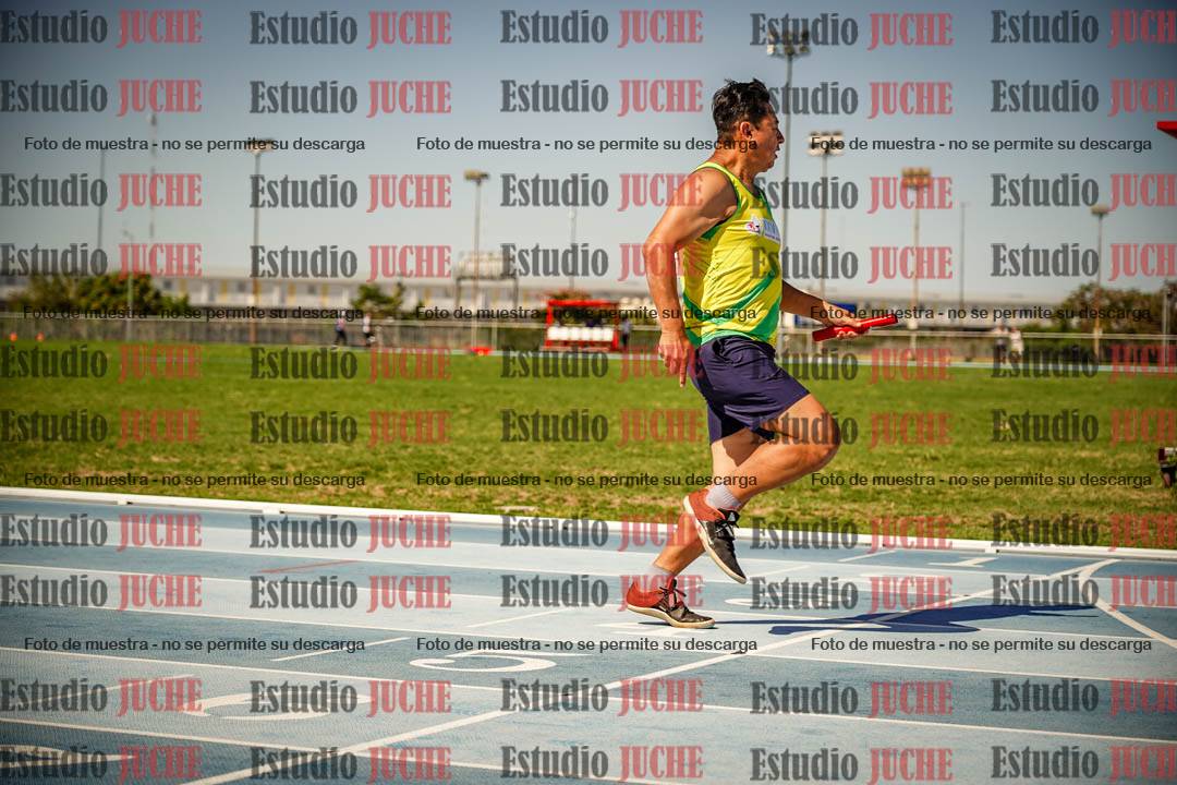 Fotos de las Postas 4x100mts de varones MASTER (50/60) - FINAL