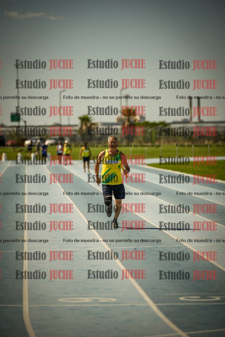Fotos de las Postas 4x100mts de varones MASTER (50/60) - FINAL