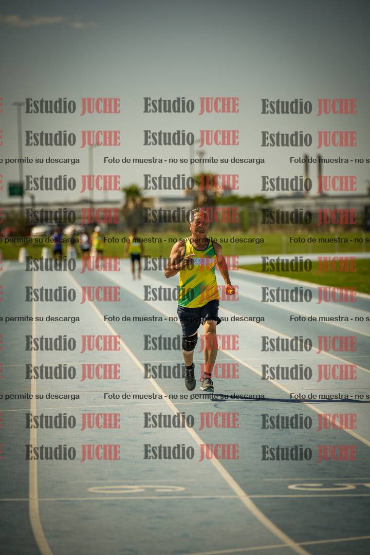 Fotos de las Postas 4x100mts de varones MASTER (50/60) - FINAL