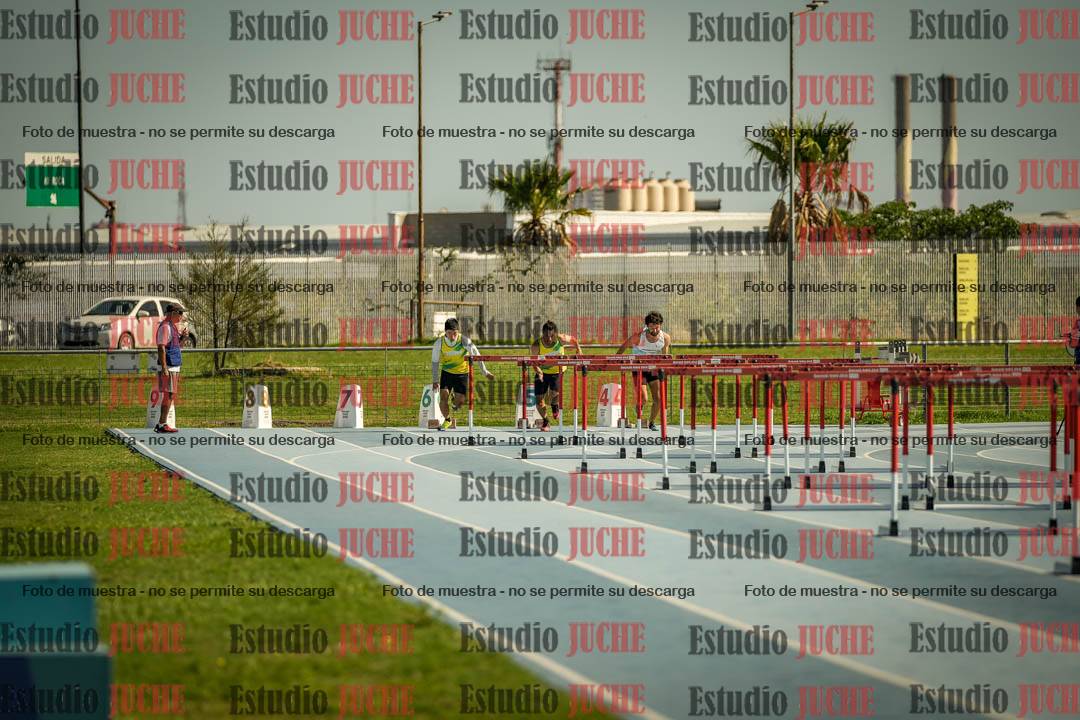 Fotos de los 110mts con vallas de varones - decatlón 6