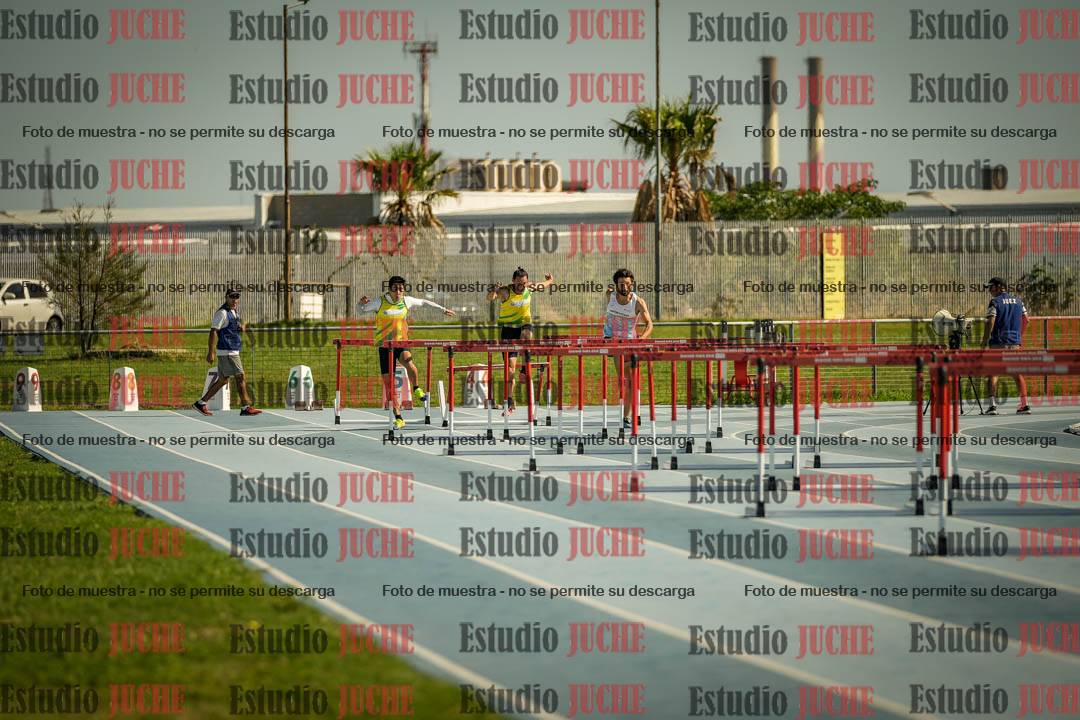 Fotos de los 110mts con vallas de varones - decatlón 6