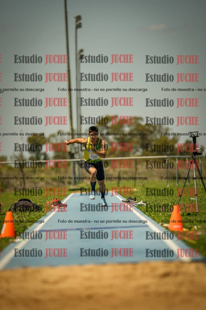 Fotos del salto triple de varones LIBRE/MASTER - FINAL