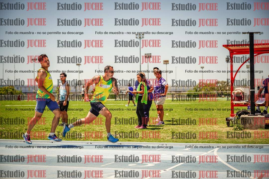 Fotos de las Postas 4x400mts de varones MASTER - FINAL