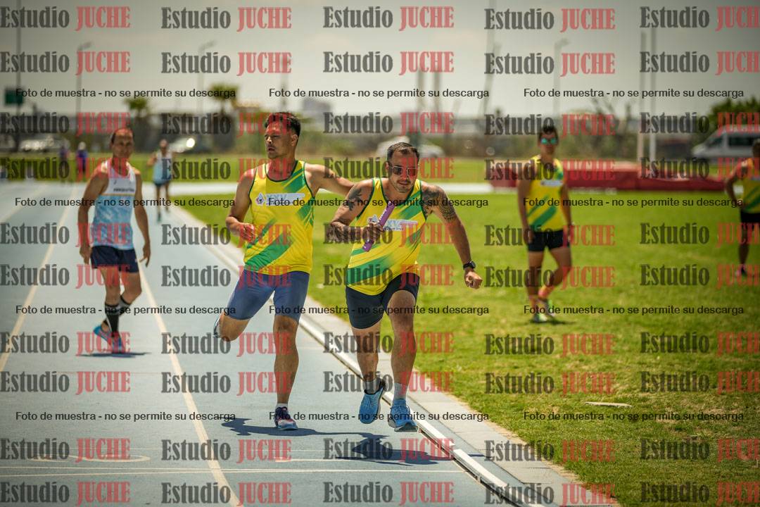 Fotos de las Postas 4x400mts de varones MASTER - FINAL
