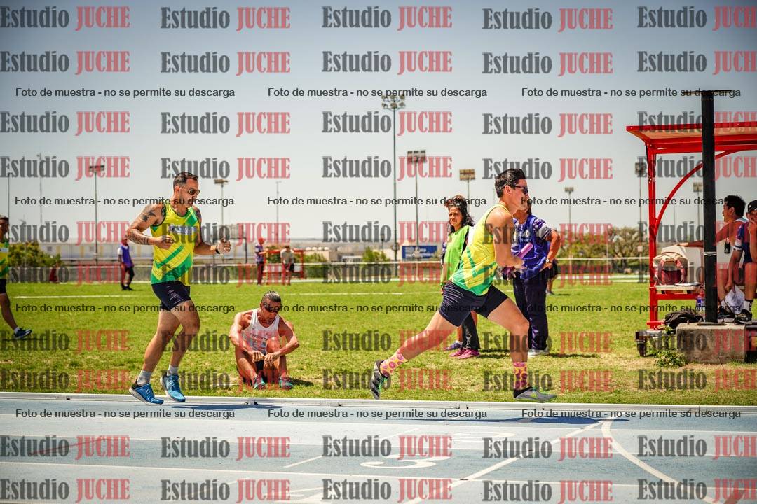 Fotos de las Postas 4x400mts de varones MASTER - FINAL