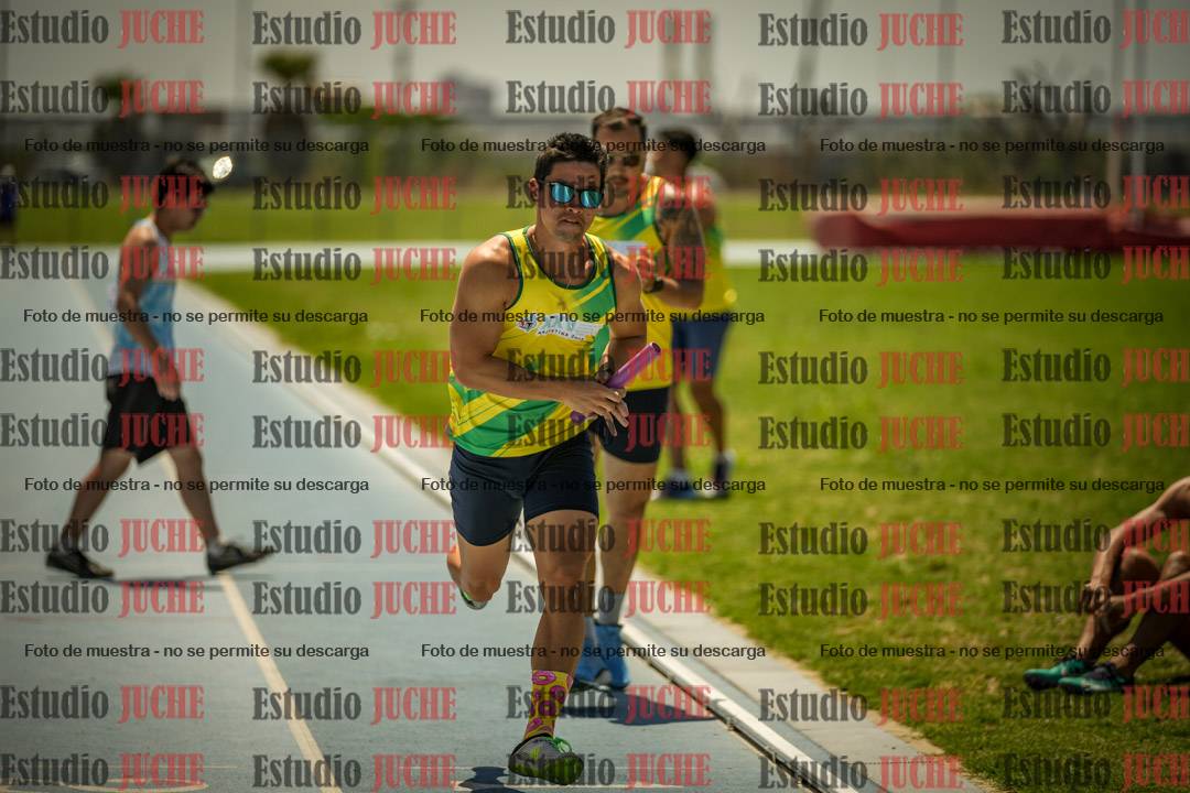 Fotos de las Postas 4x400mts de varones MASTER - FINAL