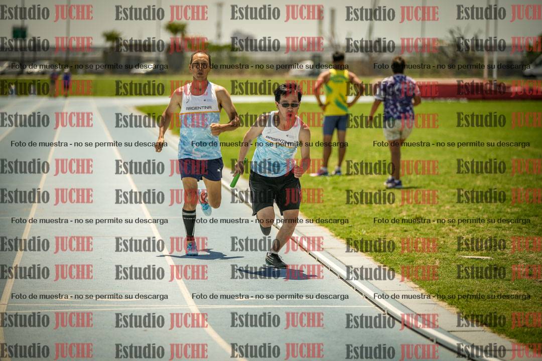 Fotos de las Postas 4x400mts de varones MASTER - FINAL