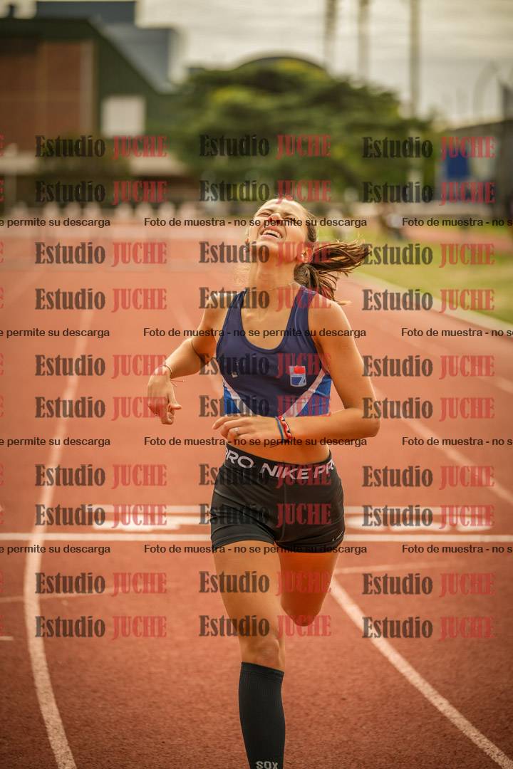 Fotos de los 295 m con vallas de mujeres - U16