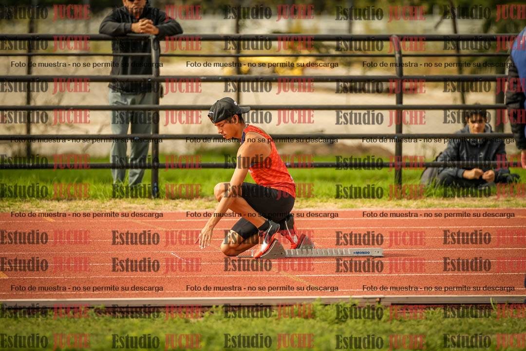 Fotos de los 295 m con vallas de varones - U16