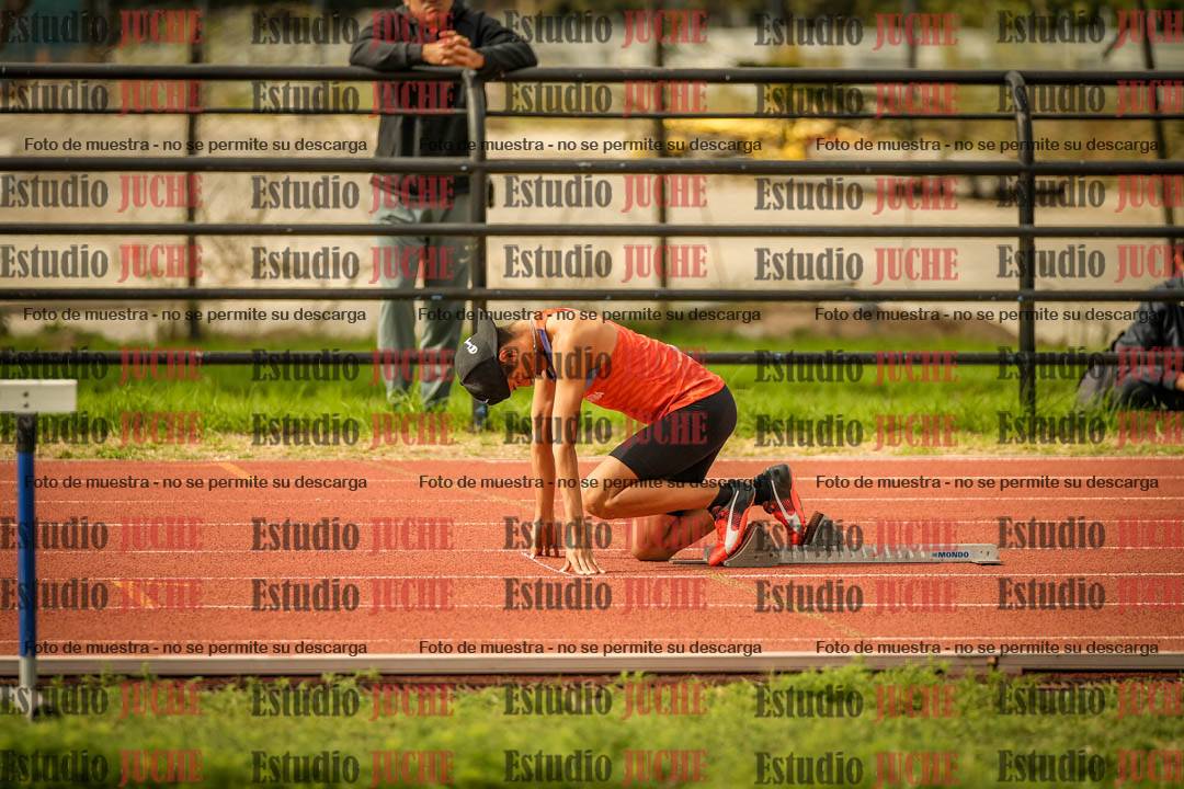 Fotos de los 295 m con vallas de varones - U16