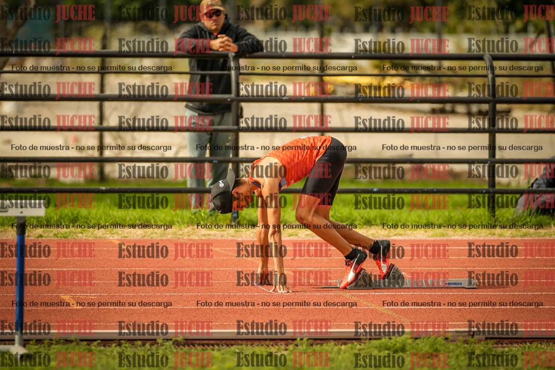 Fotos de los 295 m con vallas de varones - U16