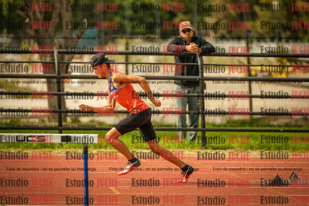 Fotos de los 295 m con vallas de varones - U16
