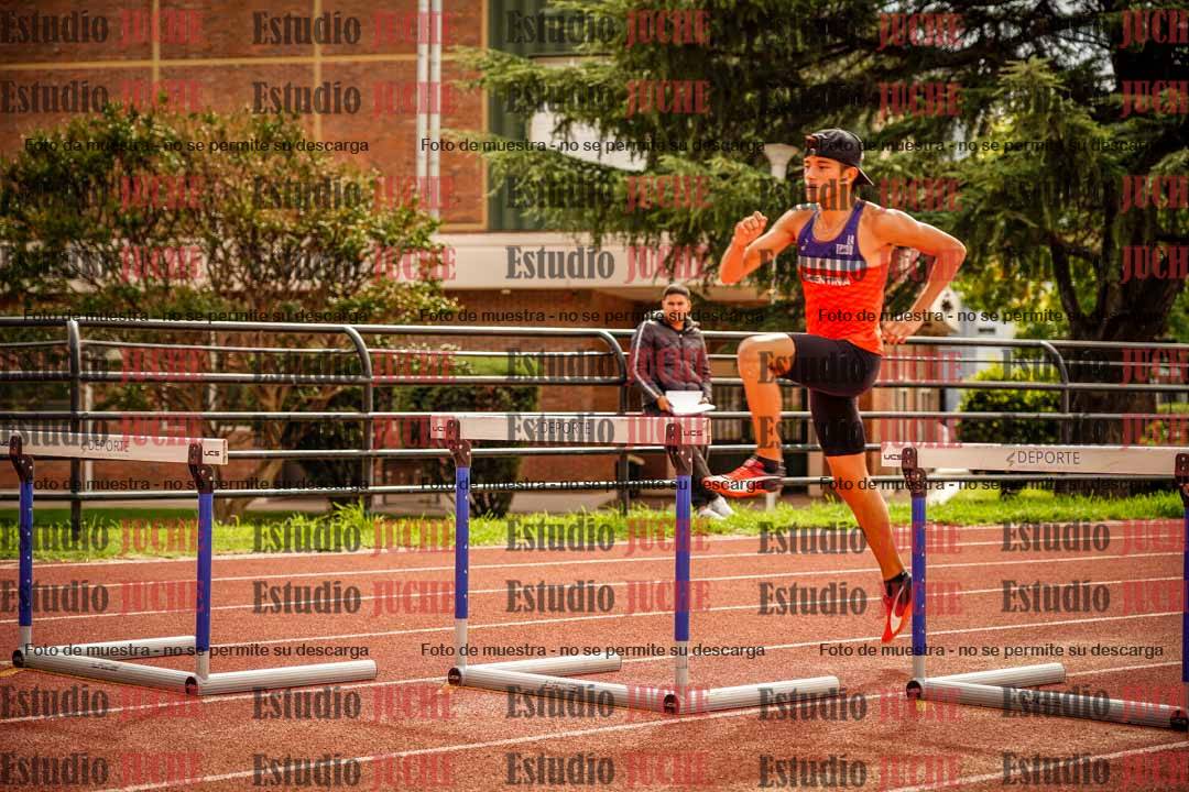 Fotos de los 295 m con vallas de varones - U16