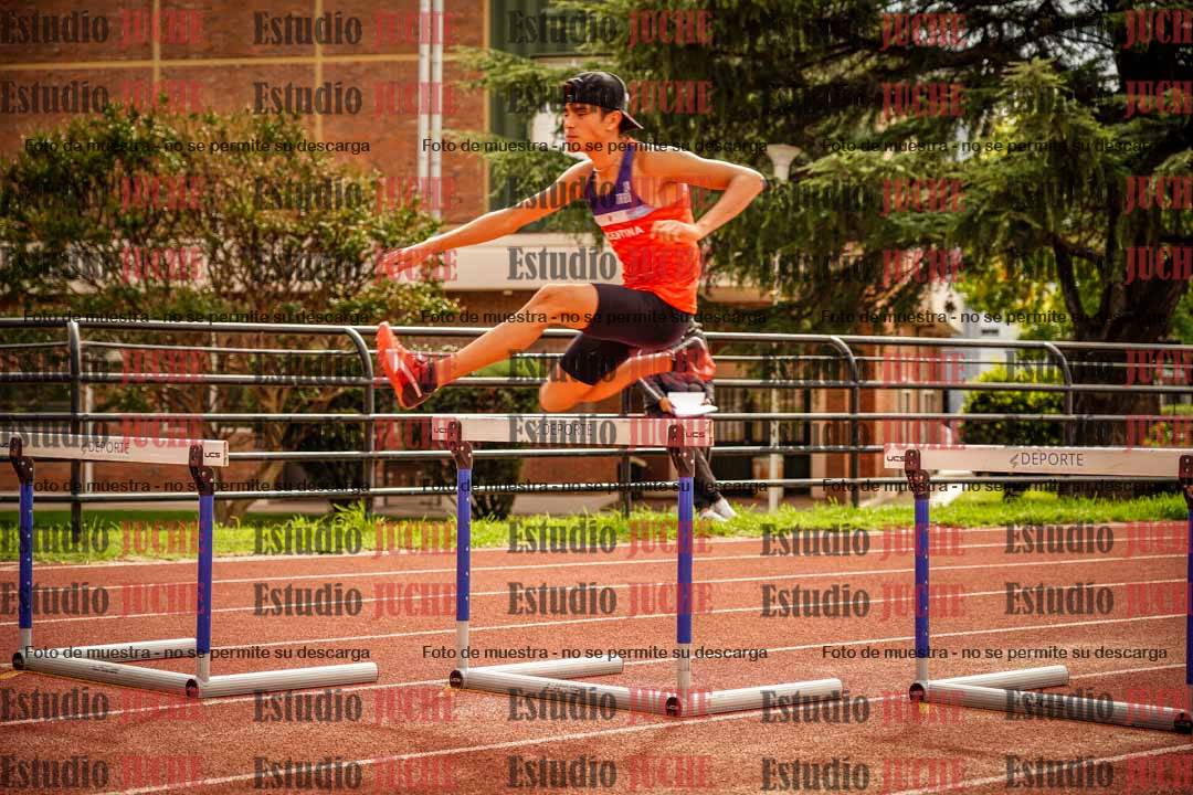 Fotos de los 295 m con vallas de varones - U16