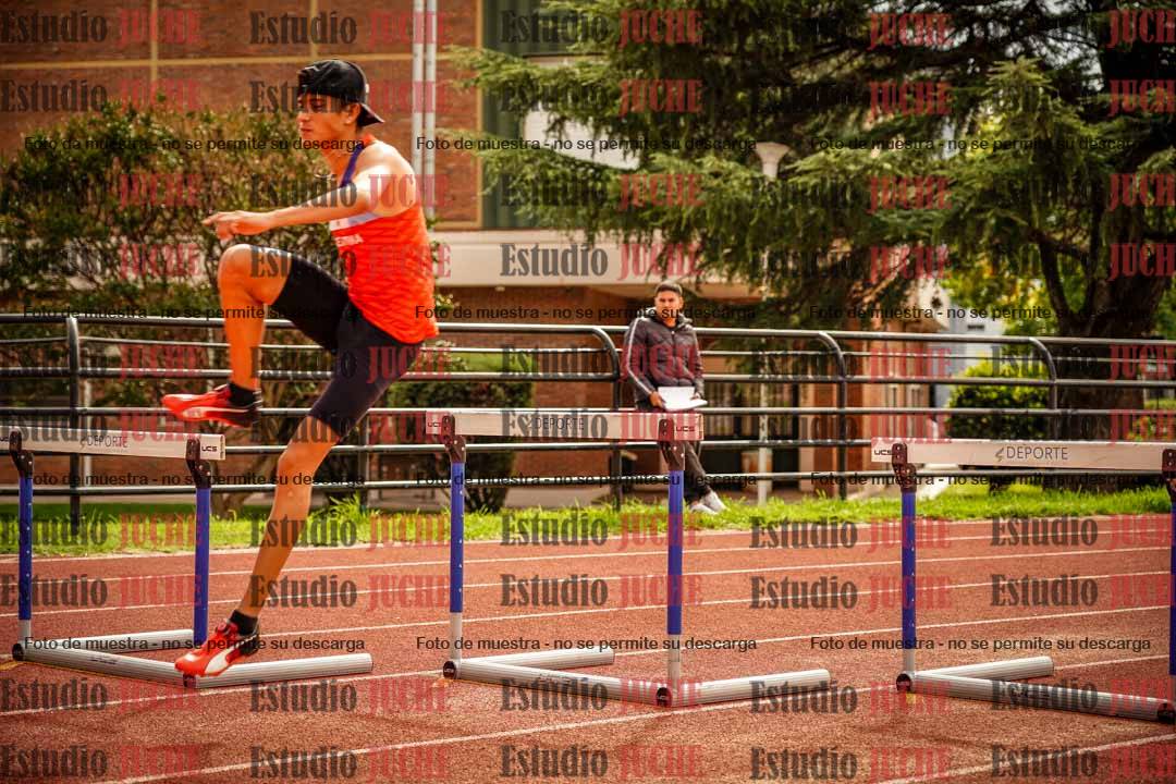 Fotos de los 295 m con vallas de varones - U16