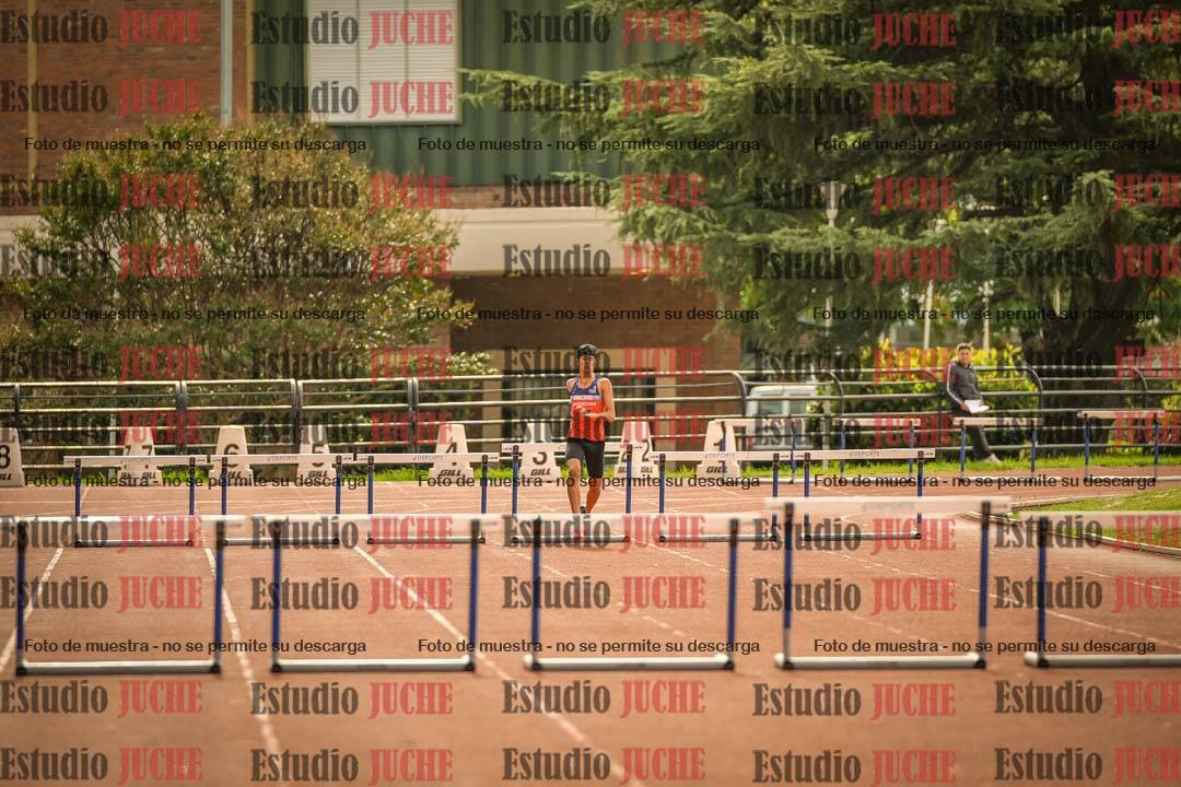 Fotos de los 295 m con vallas de varones - U16