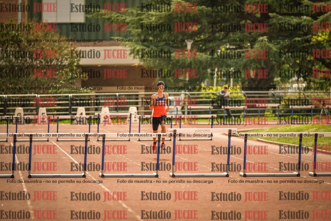 Fotos de los 295 m con vallas de varones - U16