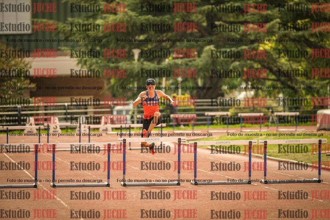 Fotos de los 295 m con vallas de varones - U16