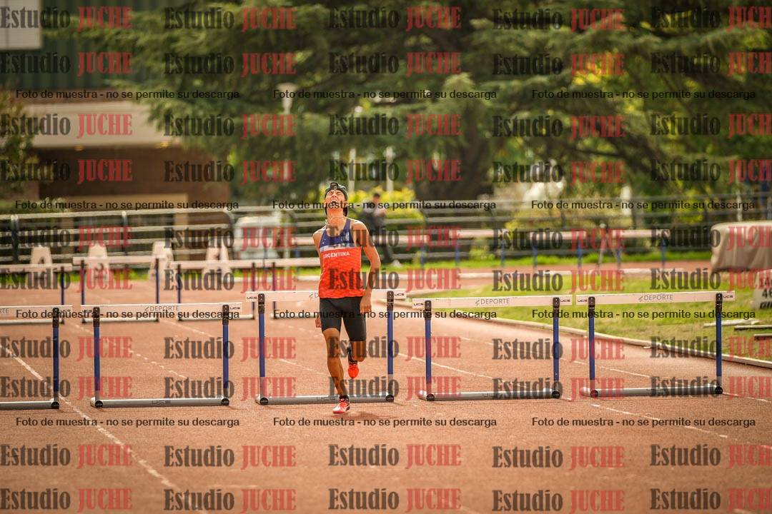 Fotos de los 295 m con vallas de varones - U16