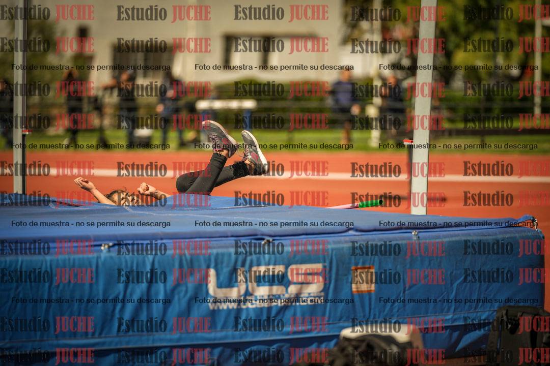 Fotos del salto en alto - incluye todos los grupos