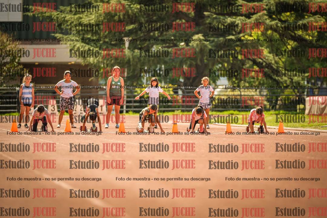 Fotos de los 50 m llanos de mujeres - U12