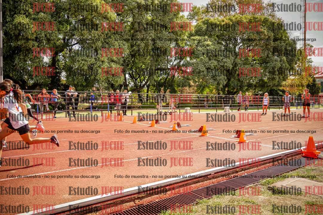 Fotos de los 50 m llanos de mujeres - U12