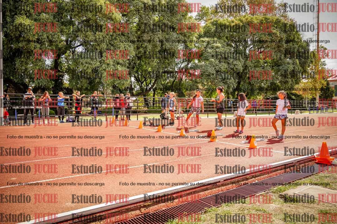 Fotos de los 50 m llanos de mujeres - U12