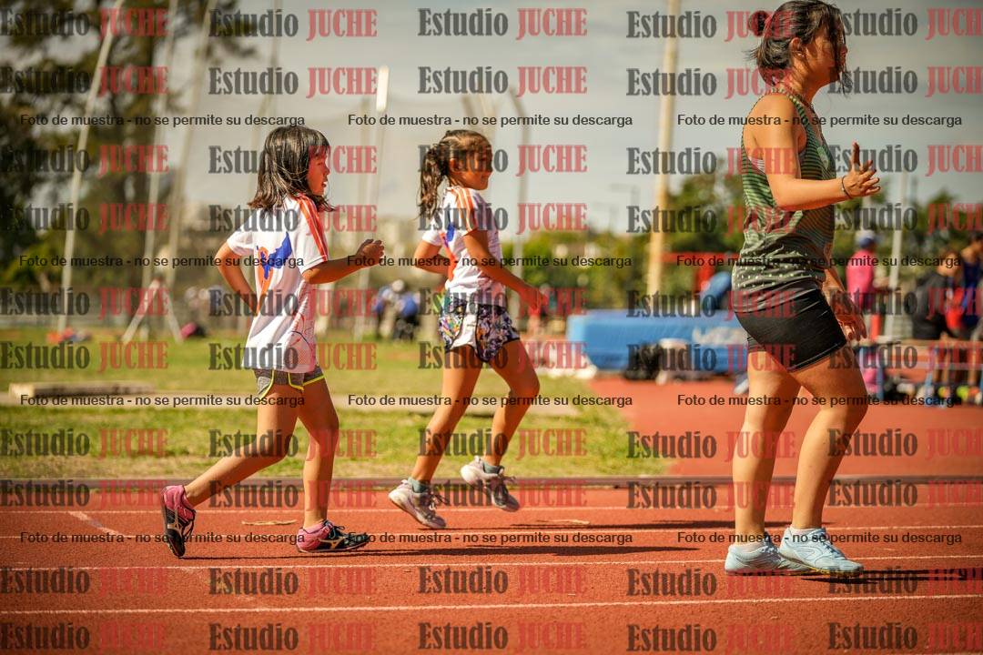 Fotos de los 50 m llanos de mujeres - U12
