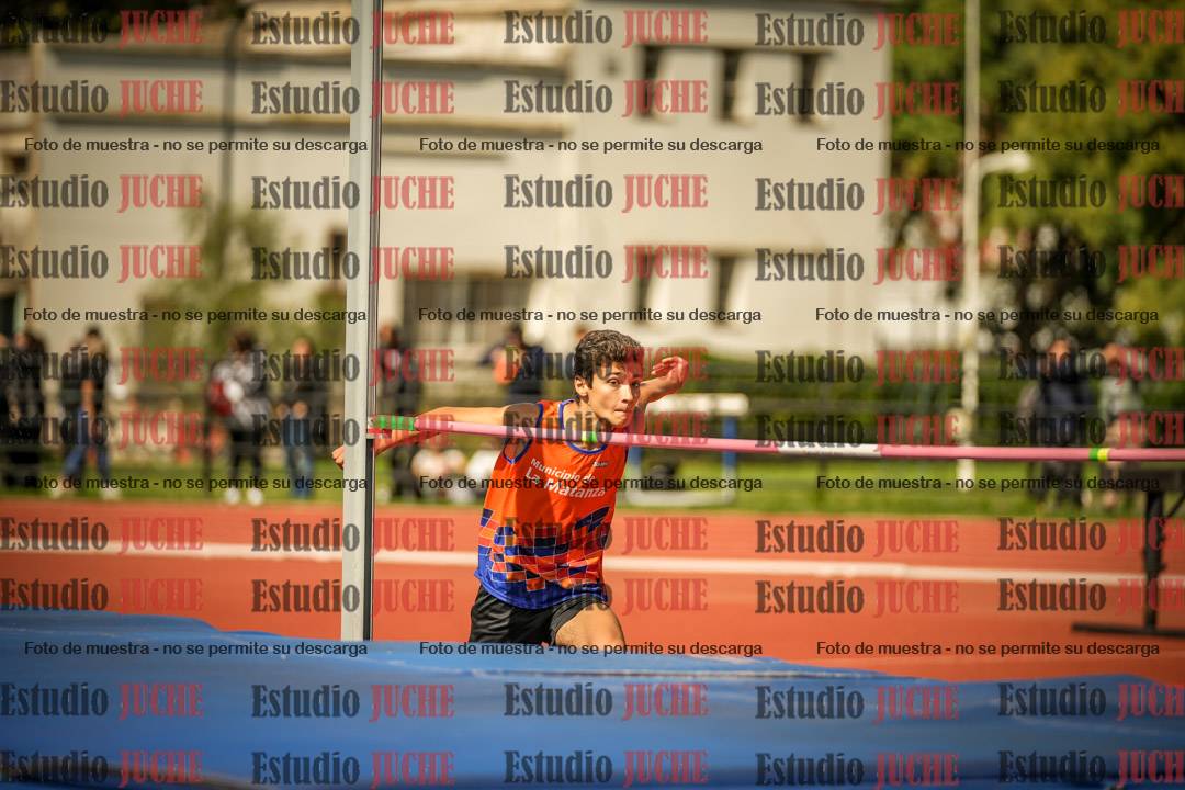 Fotos del salto en alto - incluye todos los grupos