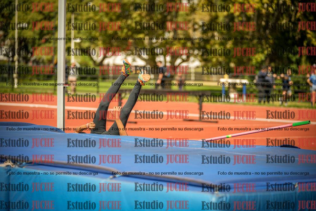 Fotos del salto en alto - incluye todos los grupos