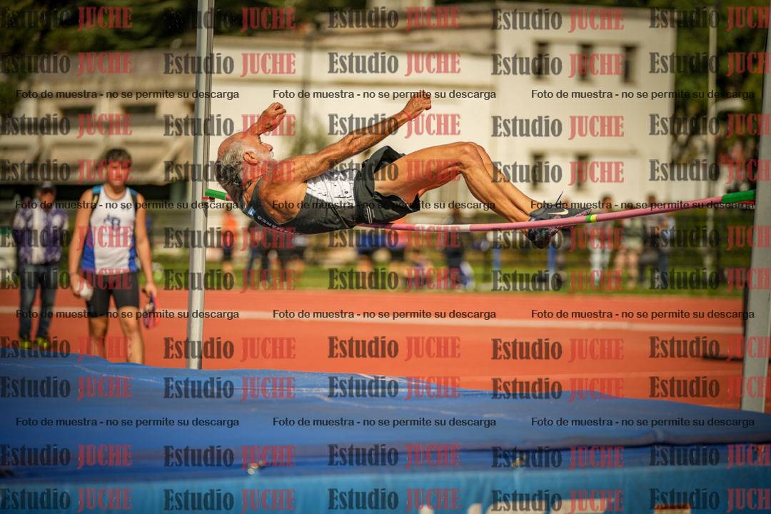 Fotos del salto en alto - incluye todos los grupos
