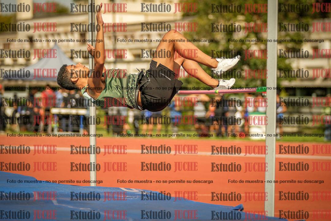 Fotos del salto en alto - incluye todos los grupos