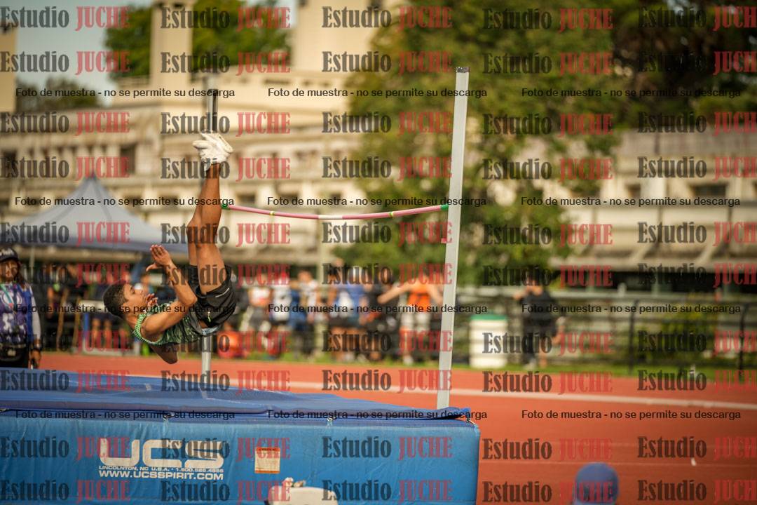 Fotos del salto en alto - incluye todos los grupos