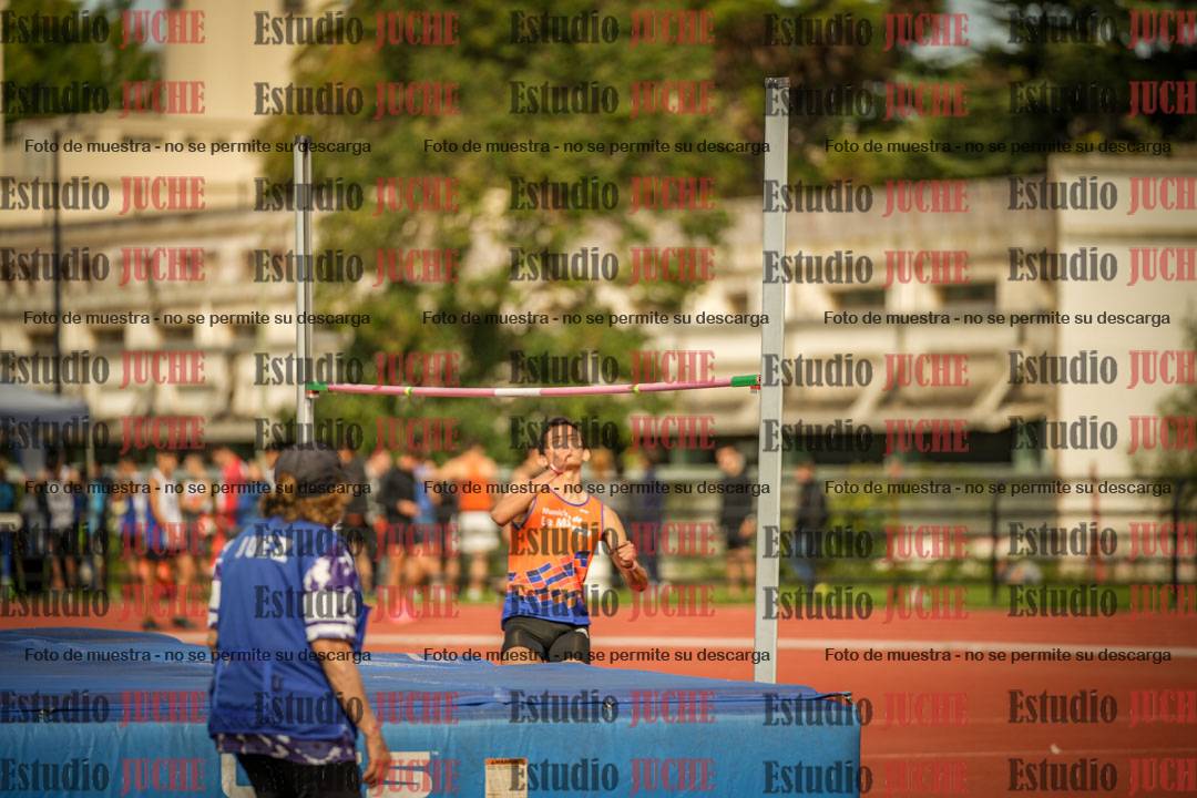 Fotos del salto en alto - incluye todos los grupos