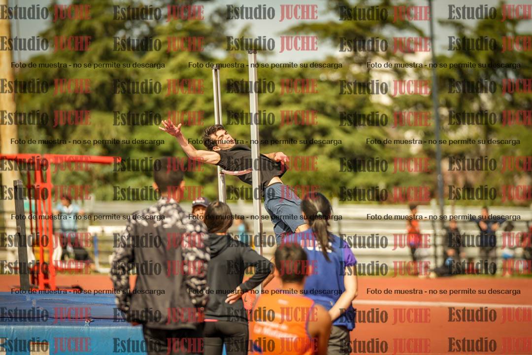 Fotos del salto en alto - incluye todos los grupos