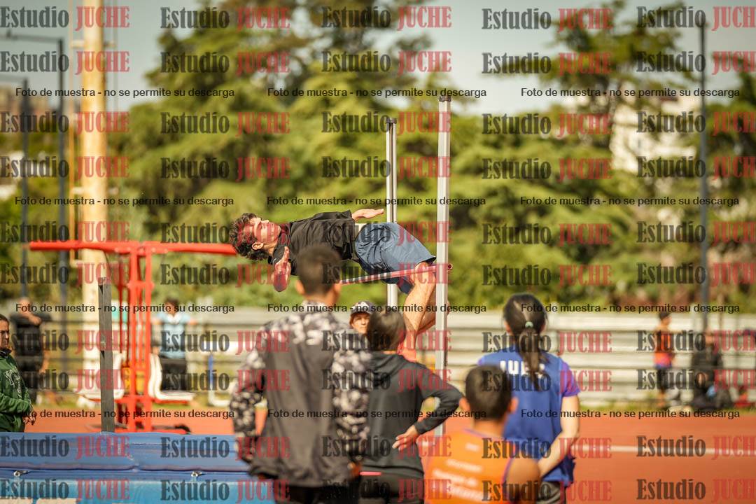 Fotos del salto en alto - incluye todos los grupos