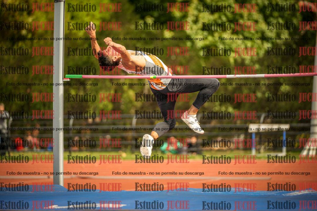 Fotos del salto en alto - incluye todos los grupos