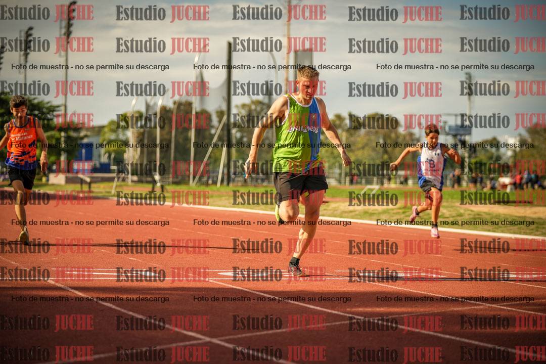 Fotos de los 200 m llanos de varones