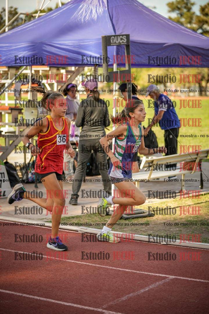 Fotos de los 2400 m llanos de mujeres - U16