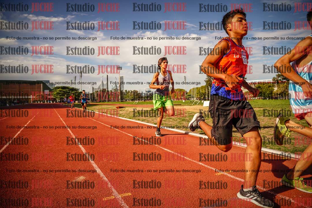 Fotos de los 2400 m llanos de varones - U16