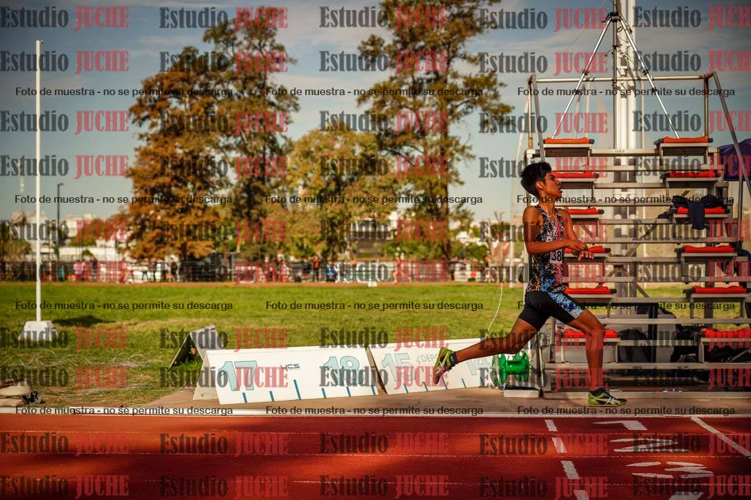 Fotos de los 2400 m llanos de varones - U16