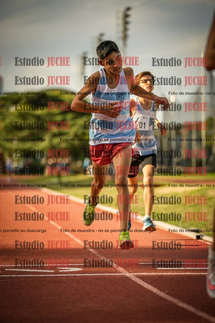 Fotos de los 2400 m llanos de varones - U16