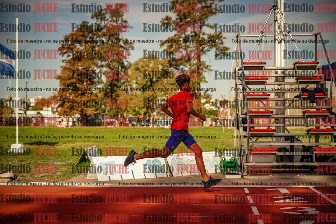 Fotos de los 2400 m llanos de varones - U16