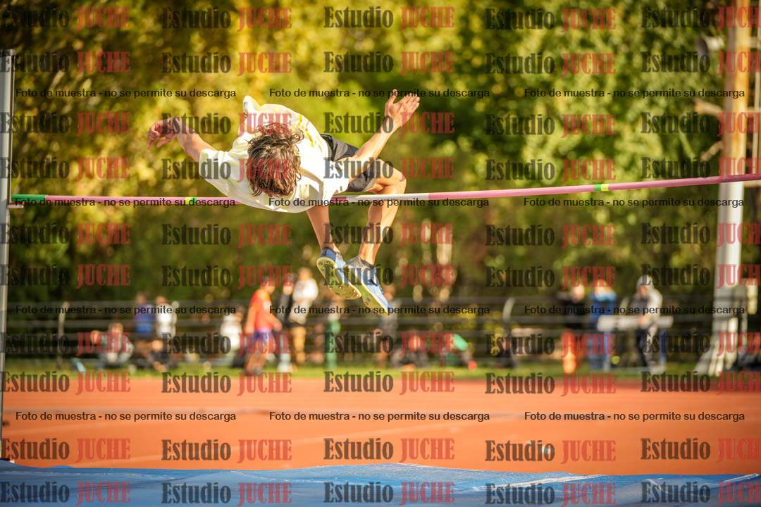 Fotos del salto en alto - incluye todos los grupos