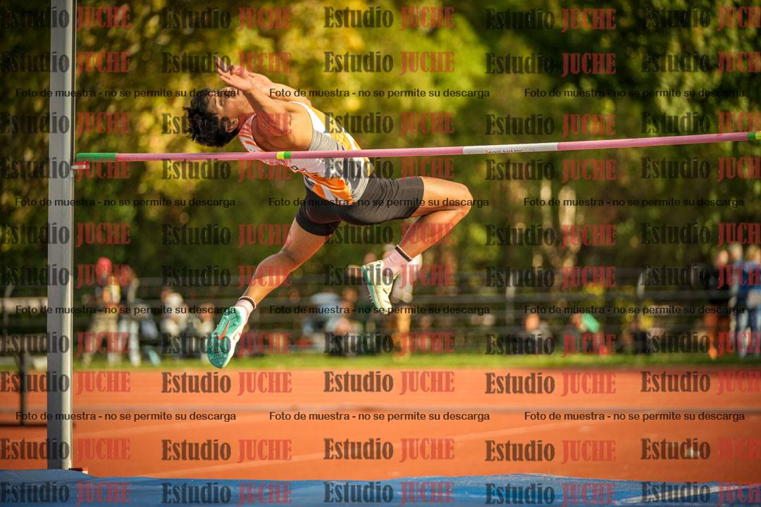Fotos del salto en alto - incluye todos los grupos