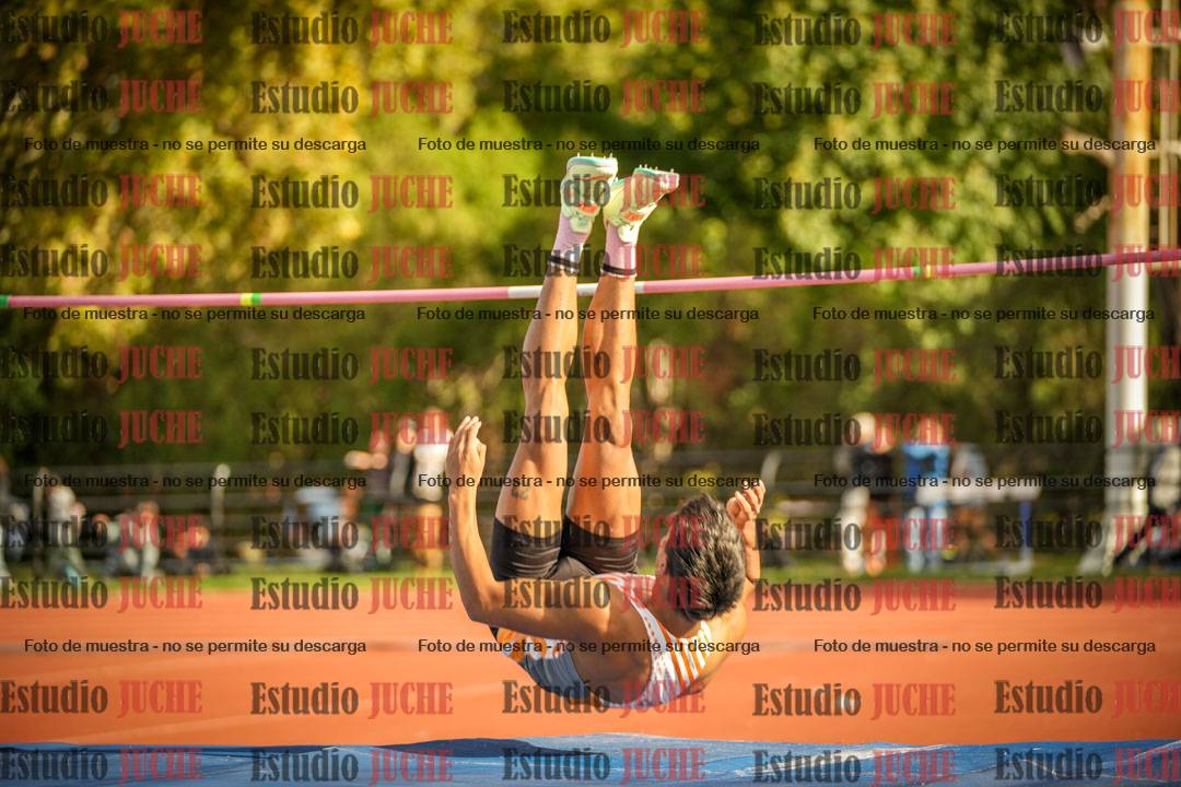 Fotos del salto en alto - incluye todos los grupos